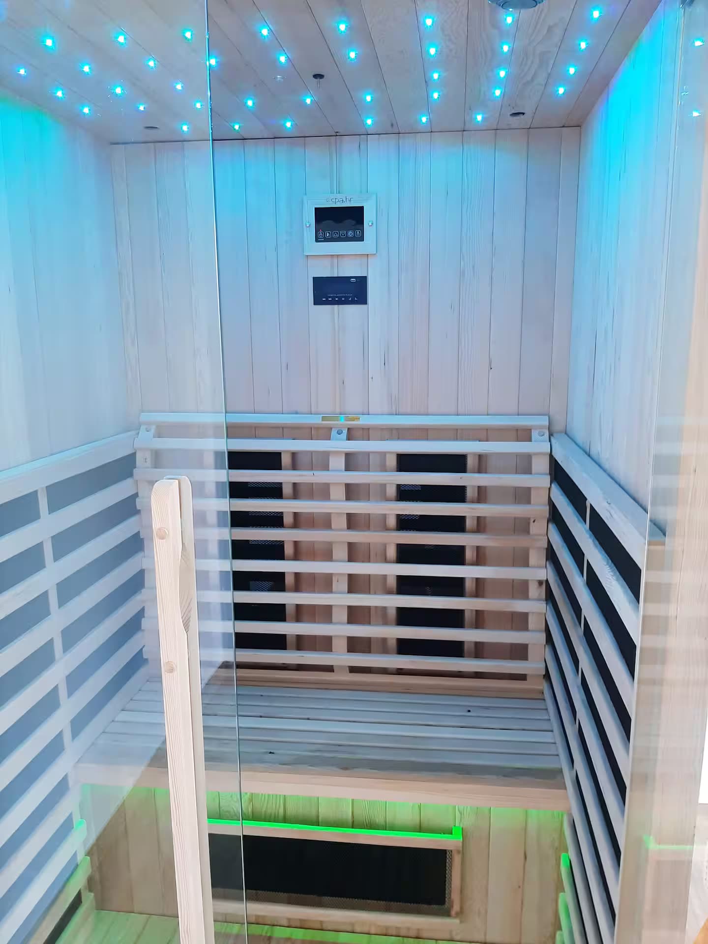 Infracrvena sauna s LED rasvjetom