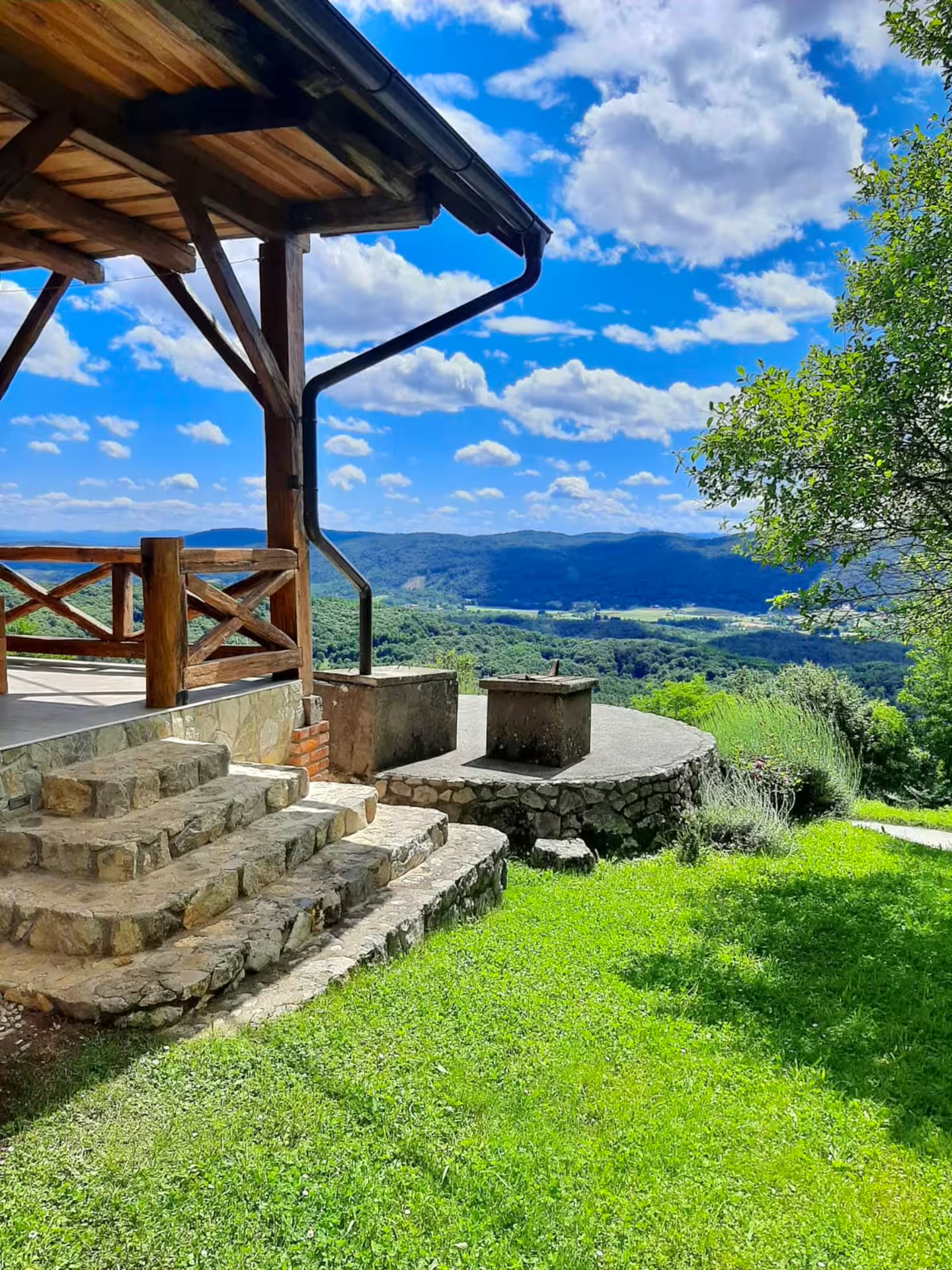 Vrtna sjenica s pogledom